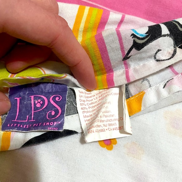 Littlest Pet Shop Twin Flat Sheet - Picture 2 of 3
